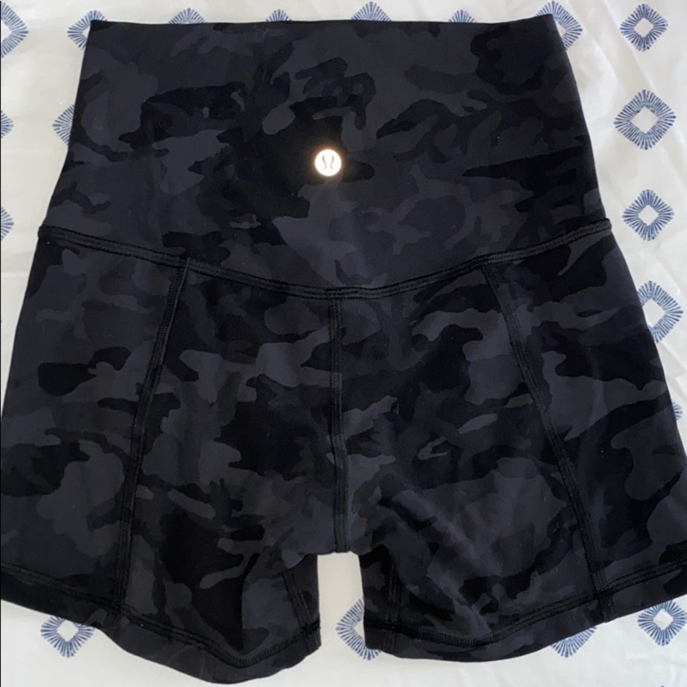 LULULEMON ALIGN SHORT BLACK CAMO